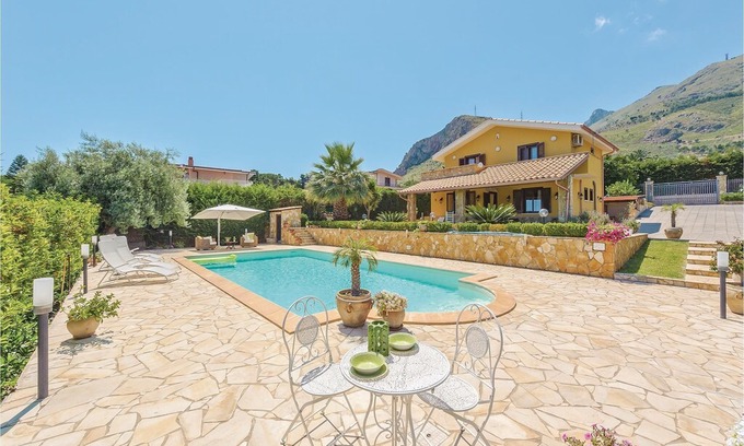 Torre Colonna-sperone House | 2 bedroom accommodation in Altavilla Milicia PA