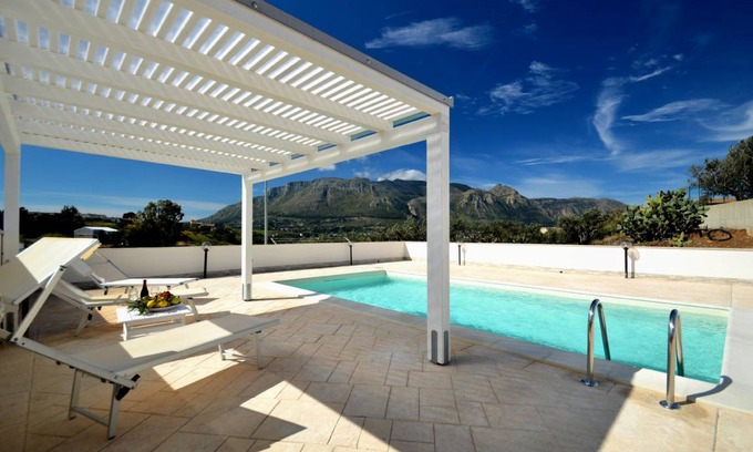 Alcamo House | 200 m² House ∙ 3 bedrooms ∙ 8 guests