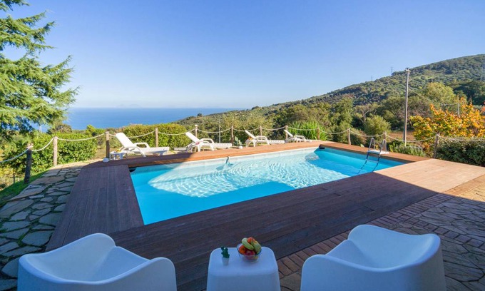Caronia House | 200 m² House ∙ 4 bedrooms ∙ 9 guests
