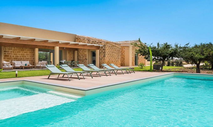 Menfi Villa | 200 m² Villa ∙ 4 bedrooms ∙ 8 guests
