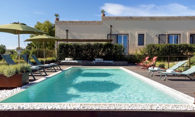Noto Villa | 200 m² Villa ∙ 5 bedrooms ∙ 10 guests