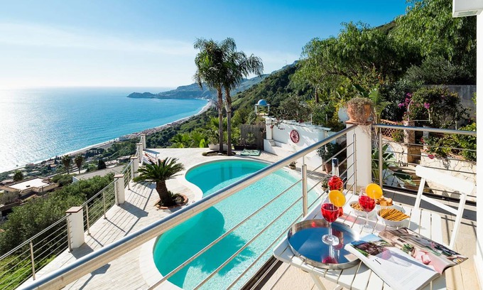 Letojanni Villa | 220 m² Villa ∙ 4 bedrooms ∙ 8 guests