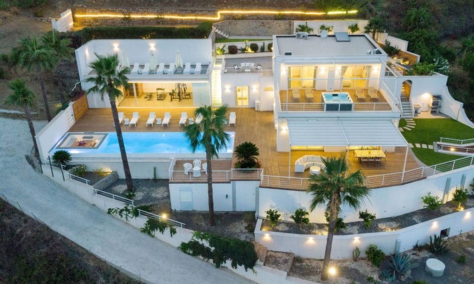 Letojanni Villa | 220 m² Villa ∙ 4 bedrooms ∙ 8 guests