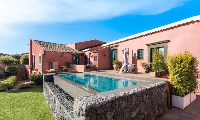 Viagrande House | 240 m² House ∙ 4 bedrooms ∙ 8 guests
