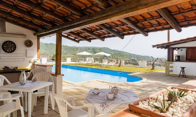 Piedimonte Etneo Villa | 240 m² Villa ∙ 5 bedrooms ∙ 16 guests