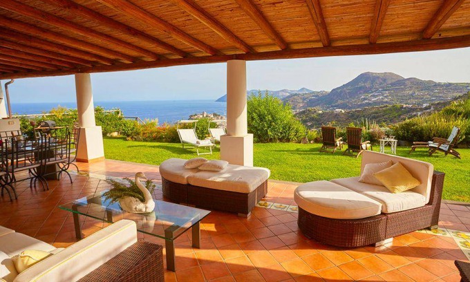 Lipari House | 250 m² House ∙ 3 bedrooms ∙ 6 guests