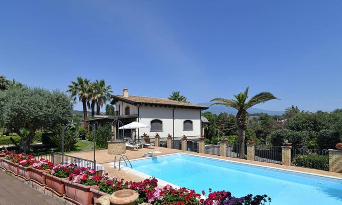 Acireale Villa | 250 m² Villa ∙ 5 bedrooms ∙ 10 guests