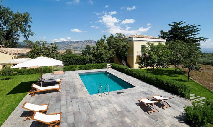 Rovittello Villa | 250 m² Villa ∙ 5 bedrooms ∙ 10 guests