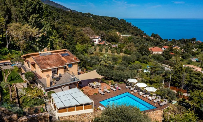 Cefalu Villa | 250 m² Villa ∙ 6 bedrooms ∙ 16 guests