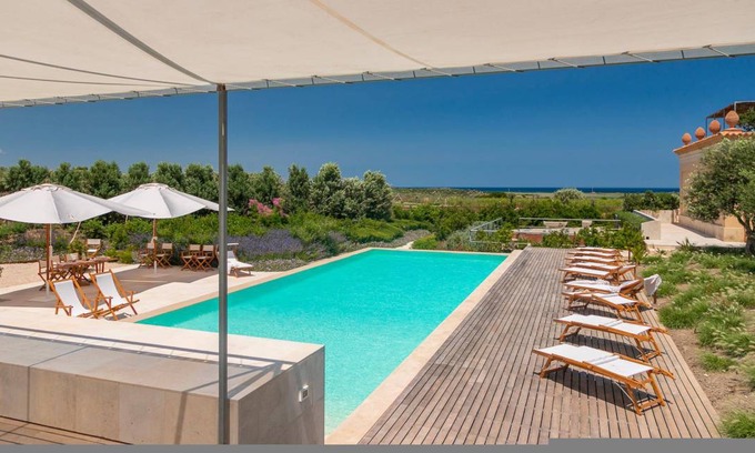 Noto Villa | 250 m² Villa ∙ 6 bedrooms ∙ 12 guests