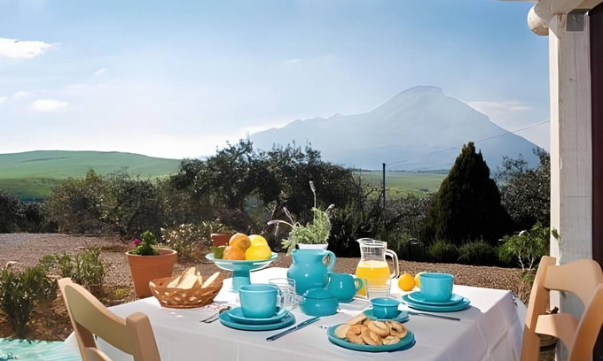 Termini Imerese House | 26 m² Farmhouse ∙ 5 bedrooms ∙ 10 guests