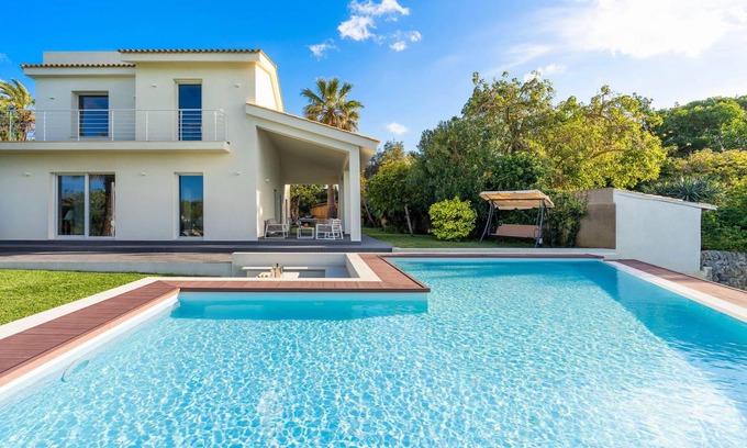 Syracuse Villa | 280 m² Villa ∙ 4 bedrooms ∙ 8 guests