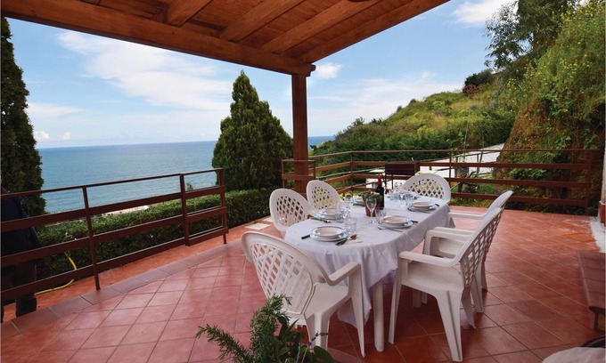 Torre Colonna-sperone House | 3 bedroom accommodation in Altavilla Milicia -PA-