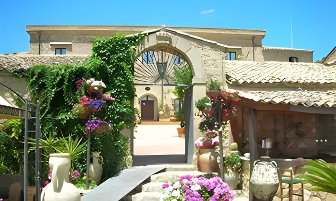 Caltagirone House | 30 m² Farmhouse ∙ 127 guests