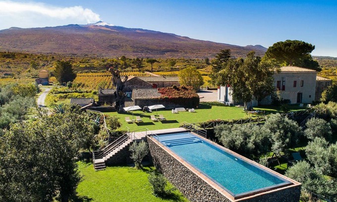 Castiglione di Sicilia Villa | 300 m² Villa ∙ 4 bedrooms ∙ 8 guests