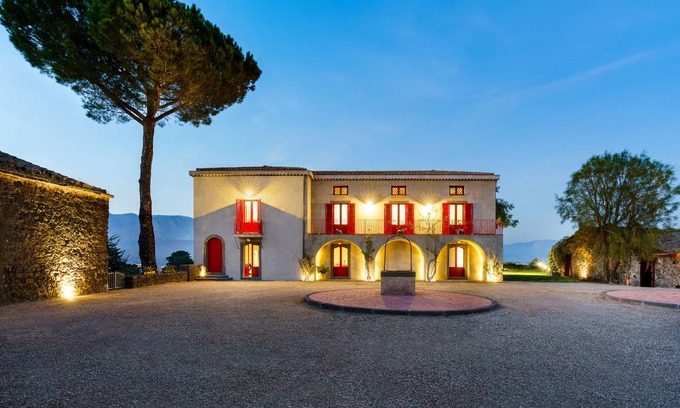 Castiglione di Sicilia Villa | 300 m² Villa ∙ 4 bedrooms ∙ 10 guests