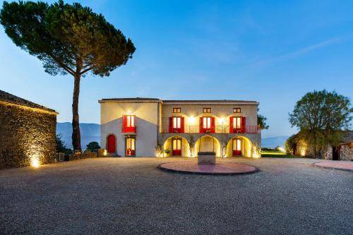 Castiglione di Sicilia Villa | 300 m² Villa ∙ 4 bedrooms ∙ 10 guests