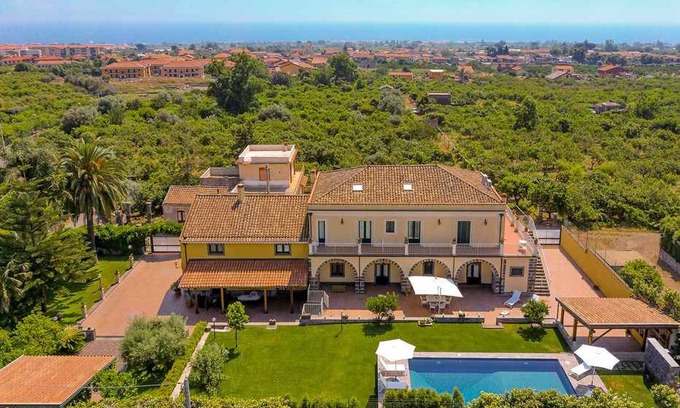 Archi House | 300 m² House ∙ 3 bedrooms ∙ 6 guests