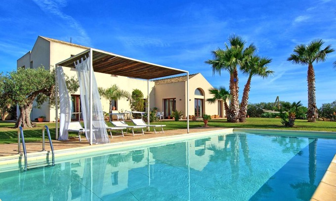 Trapani Villa | 300 m² Villa ∙ 5 bedrooms ∙ 10 guests