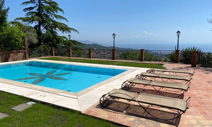 Zafferana Etnea Villa | 300 m² Villa ∙ 5 bedrooms ∙ 12 guests