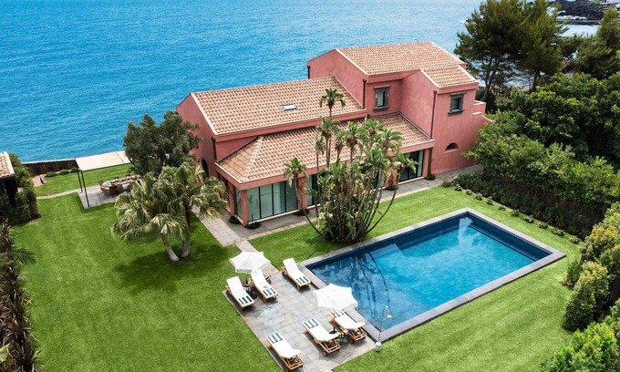 Pozzillo Villa | 300 m² Villa ∙ 4 bedrooms ∙ 8 guests