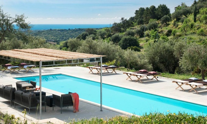 Avola Villa | 300 m² Villa ∙ 5 bedrooms ∙ 9 guests