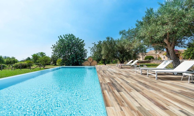 Scicli Villa | 300 m² Villa ∙ 6 bedrooms ∙ 12 guests