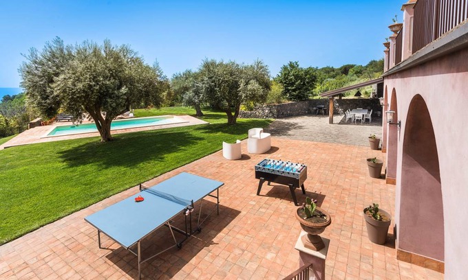 Milo Villa | 300 m² Villa ∙ 6 bedrooms ∙ 12 guests