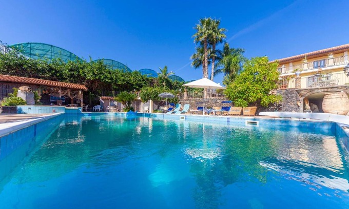 Fiumefreddo di Sicilia House | 320 m² House ∙ 4 bedrooms ∙ 10 guests