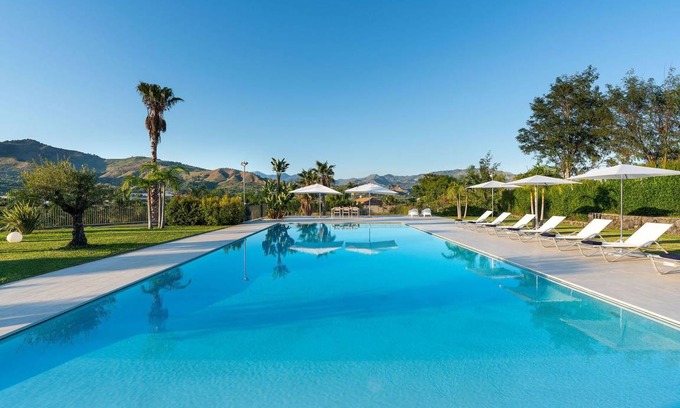 Calatabiano Villa | 350 m² Villa ∙ 5 bedrooms ∙ 10 guests