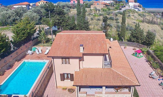 Altavilla Milicia Villa | 350 m² Villa ∙ 5 bedrooms ∙ 12 guests