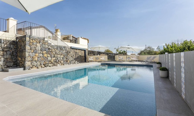 Aci Sant'Antonio Villa | 350 m² Villa ∙ 3 bedrooms ∙ 12 guests
