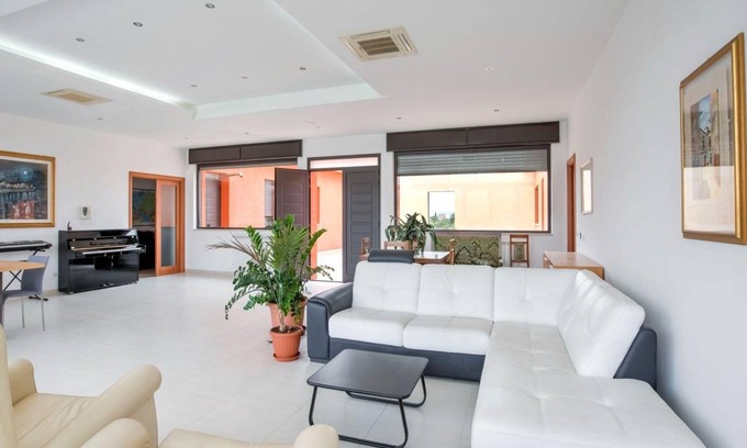 Solarino House | 400 m² House ∙ 5 bedrooms ∙ 12 guests