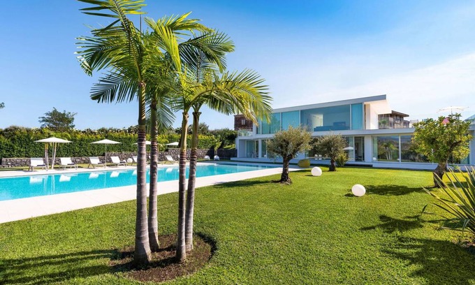 Calatabiano Villa | 400 m² Villa ∙ 7 bedrooms ∙ 14 guests