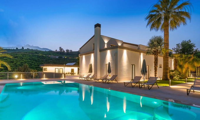 Mascali Villa | 400 m² Villa ∙ 6 bedrooms ∙ 12 guests