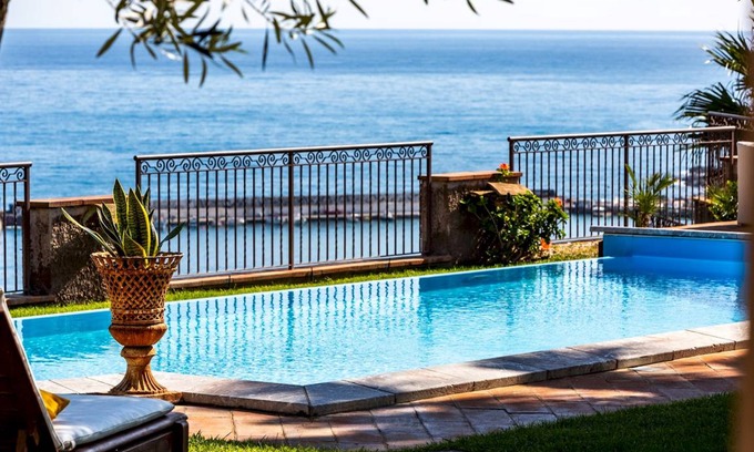 Giardini Naxos Villa | 400 m² Villa ∙ 6 bedrooms ∙ 12 guests