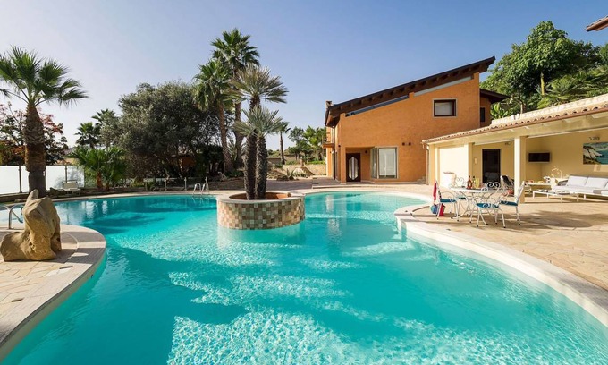 Agrigento Villa | 400 m² Villa ∙ 7 bedrooms ∙ 14 guests