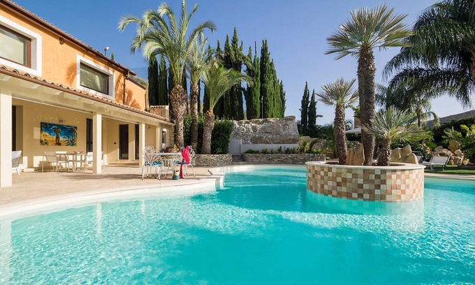 Agrigento Villa | 400 m² Villa ∙ 7 bedrooms ∙ 14 guests