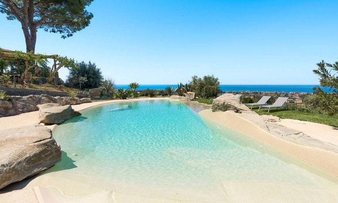 Capo d'Orlando Villa | 450 m² Villa ∙ 5 bedrooms ∙ 11 guests