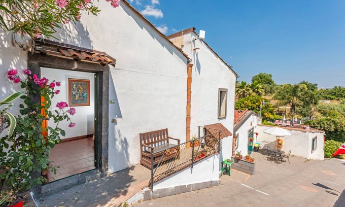 Piedimonte Etneo Apartment | 50 m² Apartment ∙ 2 bedrooms ∙ 5 guests