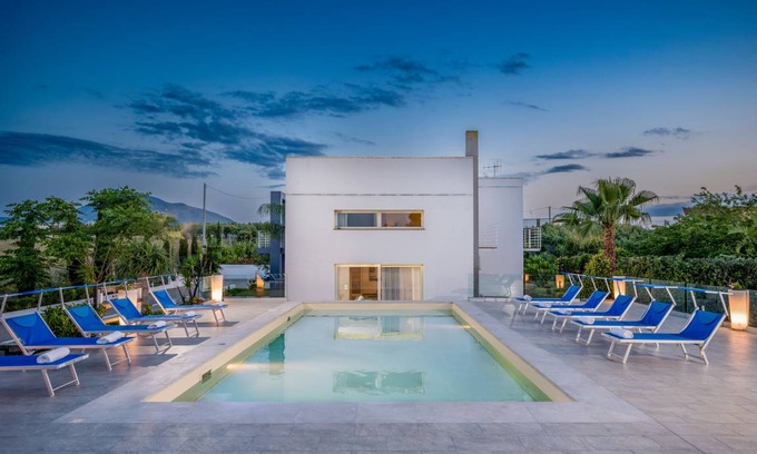 Alcamo Villa | 500 m² Villa ∙ 6 bedrooms ∙ 12 guests