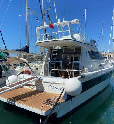 Archi Boat Rental | 55 m² Houseboat ∙ 3 bedrooms ∙ 6 guests