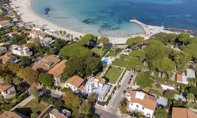 Mondello Villa | 550 m² Villa ∙ 5 bedrooms ∙ 10 guests