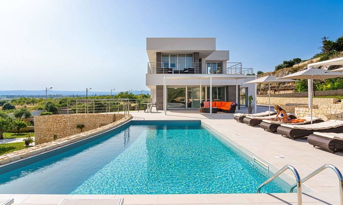 Syracuse Villa | 600 m² Villa ∙ 6 bedrooms ∙ 12 guests