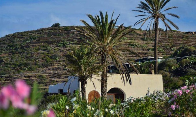 Pantelleria House | 65 m² House ∙ 2 bedrooms ∙ 6 guests