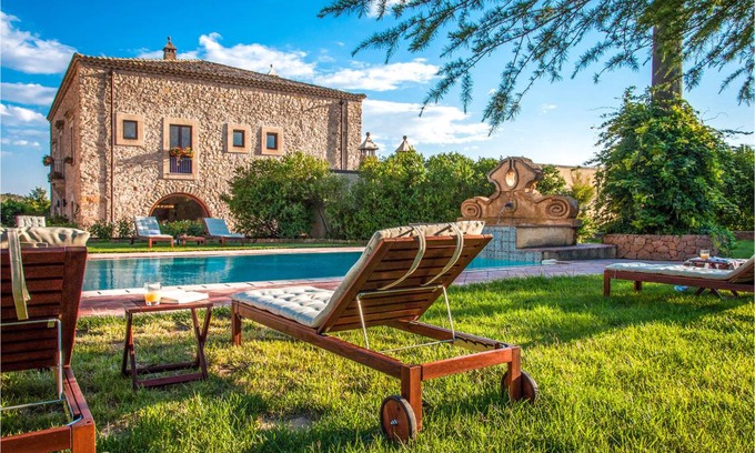 San Michele di Ganzaria House | 750 m² House ∙ 13 bedrooms ∙ 30 guests