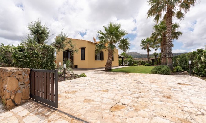 Custonaci Villa | 87 m² Villa ∙ 3 bedrooms ∙ 8 guests