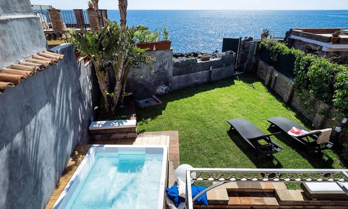 Santa Tecla Villa | 90 m² Villa ∙ 2 bedrooms ∙ 4 guests
