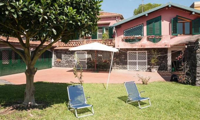 Acireale Apartment | Acireale B&B Double AC bedroom in villa with g
