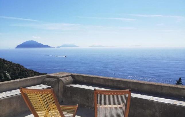 Alicudi Porto Bed & Breakfast | Alicudi Giardino dei Carrubi- al gradino 365